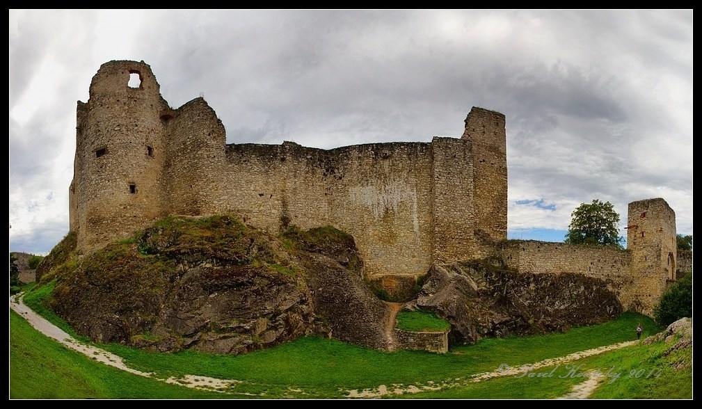 003 Největší hradní zřícenina v Čechách_4908 panorama