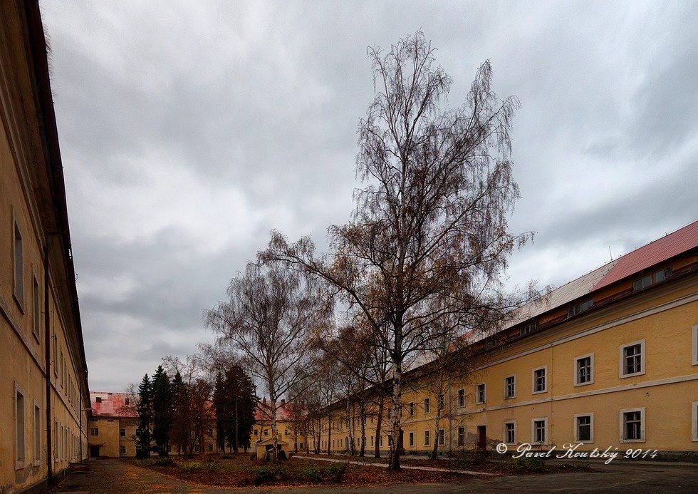 012 Sokolohrady 141511012 nádvoří, panorama ze tří na výšku_40