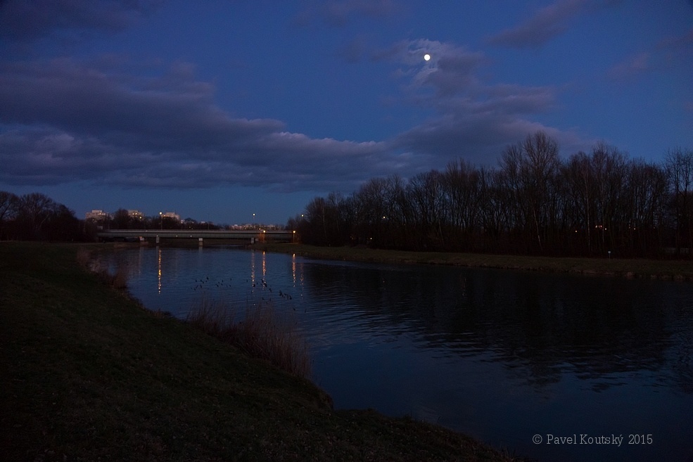 006 Labe, večerní Pardubice 150303_52