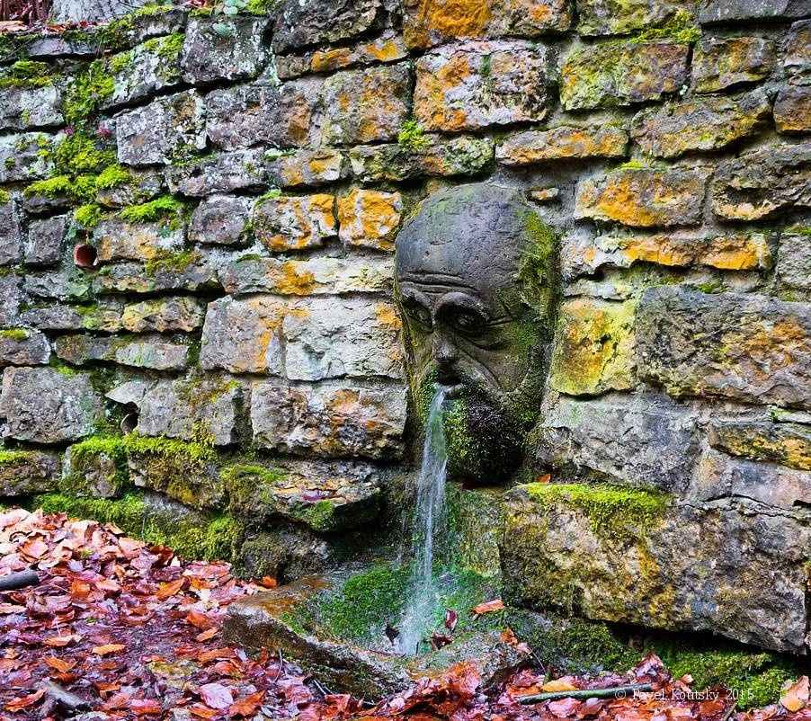 007 Poustevníkova studánka. Na sklonku 17.století se chodíval pro vodu zbožný eremita Řehoř.152803_15